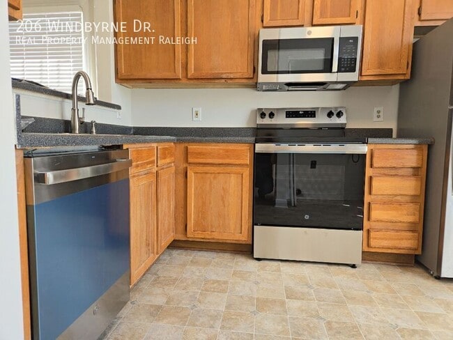 Building Photo - 206 Windbyrne Dr