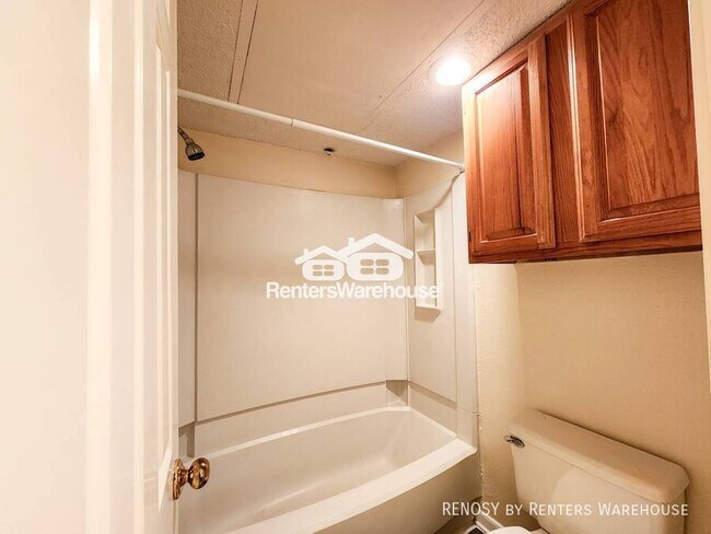 Building Photo - 1311 Antoine Dr