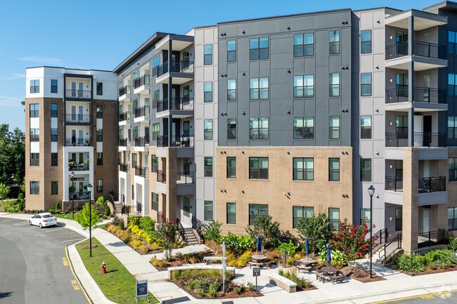 Building Photo - Ashby Twin Lakes