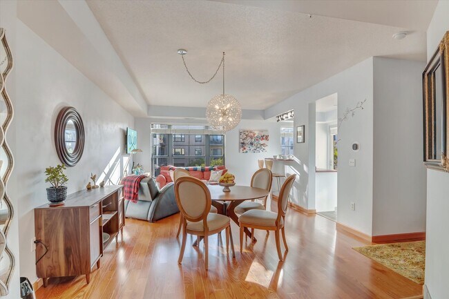 Building Photo - 2566 Ellis Ave