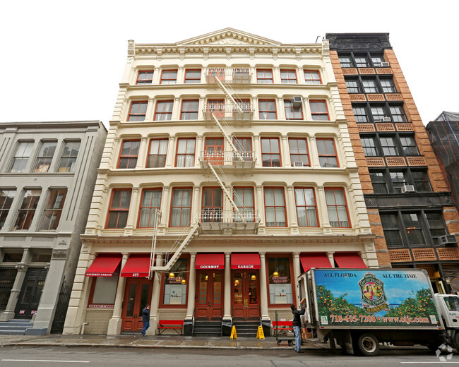 Building Photo - 489 Broome St