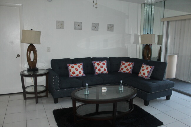 Foto del edificio - 4156 Inverrary Dr