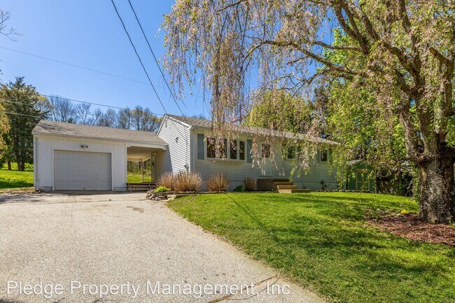 Foto del edificio - 3 br, 1 bath House - 30 Beechwood Blvd.