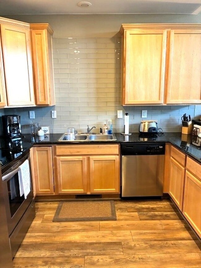 Foto del edificio - Monthly Rental- La Riva Del Lago #211