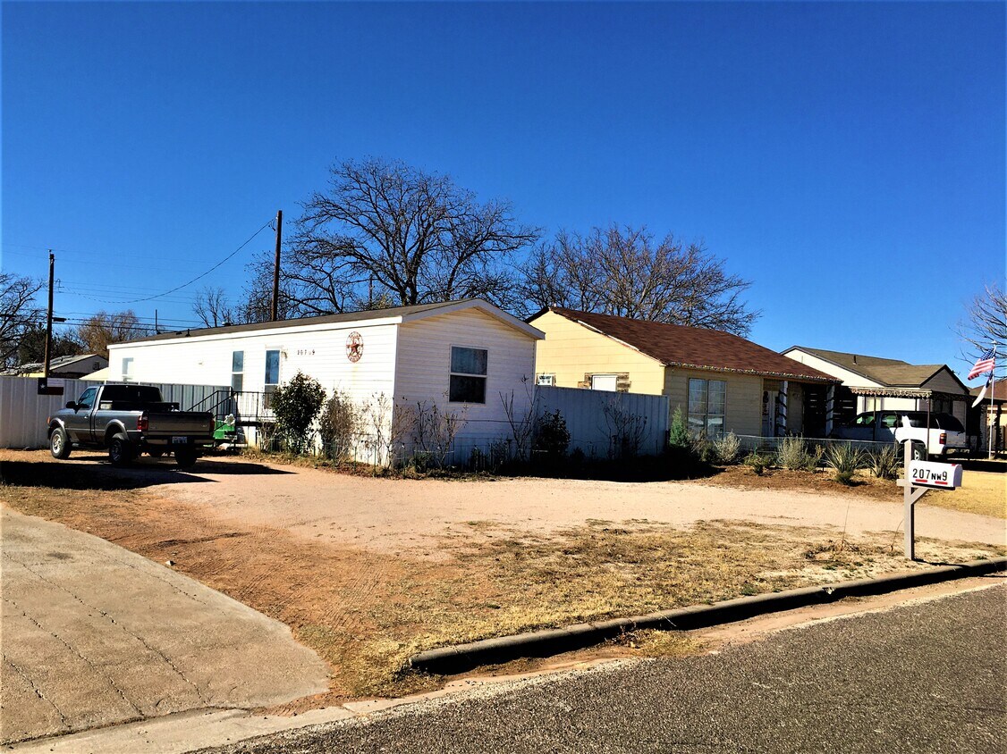 207 NW 9th St, Andrews, TX 79714 Apartments at 207 NW 9th St Andrews