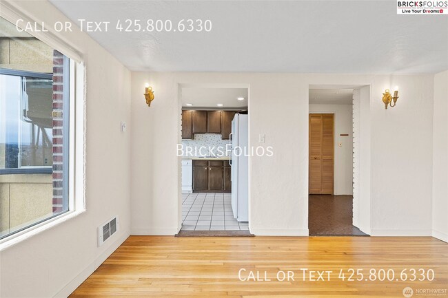 Foto del edificio - 2022 Taylor Ave N