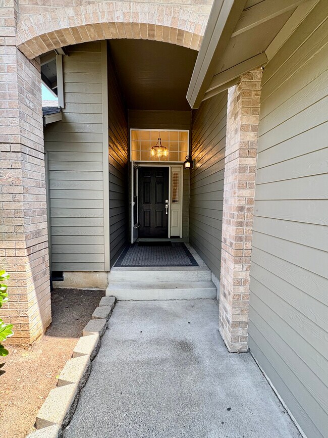 Building Photo - 18902 Highland Dr