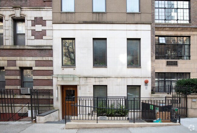Entrance - 232 E 50th St
