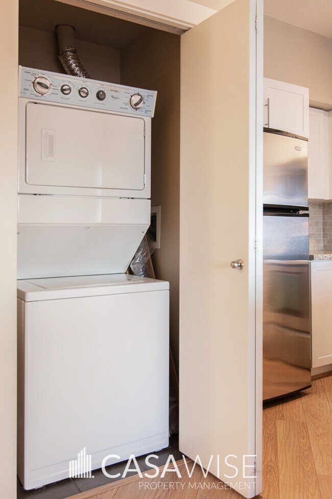 Building Photo - 10136-2104 104 St NW