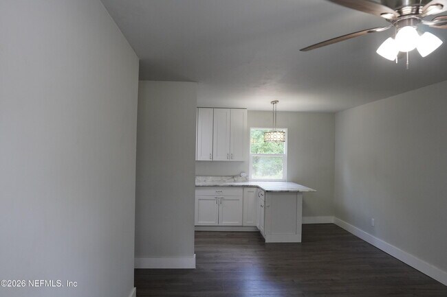 Foto del edificio - 4085 Pier Station Rd E