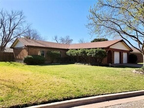 Building Photo - 4841 Oaklawn Dr