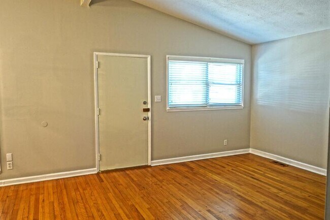 Foto del edificio - 803 Lantana Way NW