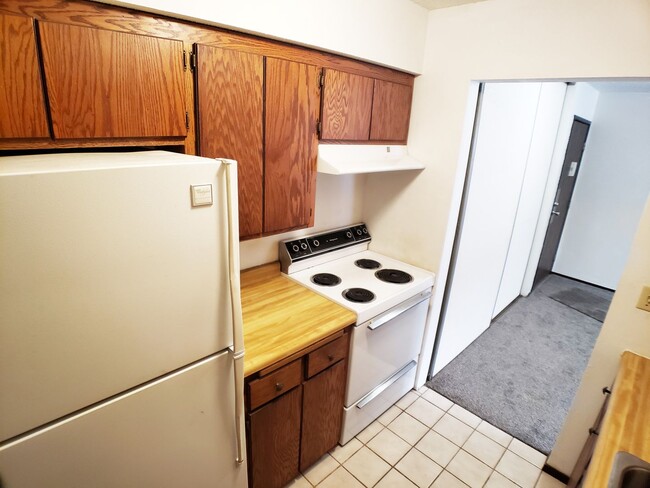Building Photo - 1 Bedroom Apartment in Lonsdale Main Level