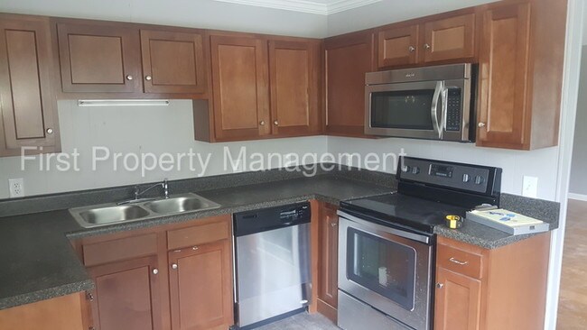 Building Photo - 7543 Leemont Dr