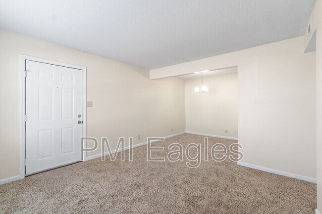 Foto del edificio - 263 White Oak Rd