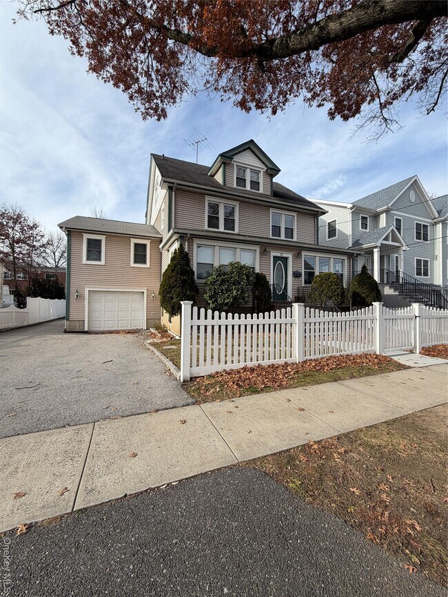 Foto del edificio - 52 Nelson Ave