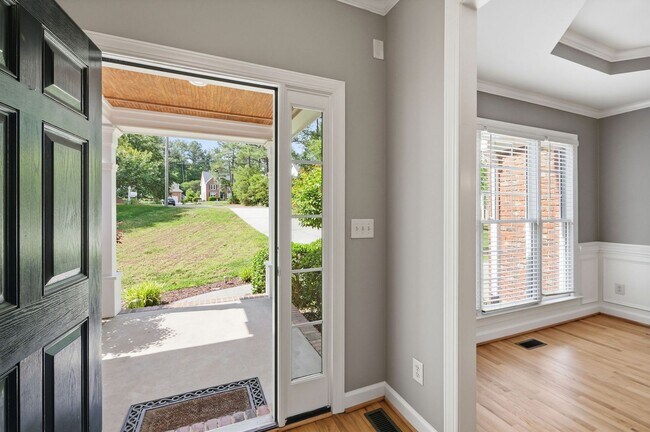 Foto del edificio - Gorgeous and Spacious 5 Bedroom Home, Cul-de-sac lot, Vaulted Ceilings, Large Backyard, Stunning ...