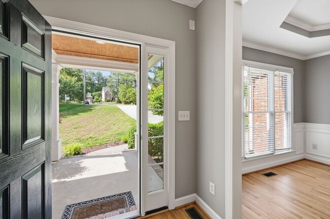 Photo - Gorgeous and Spacious 5 Bedroom Home, Cul-de-sac lot, Vaulted Ceilings, Large Backyard, Stunning ...