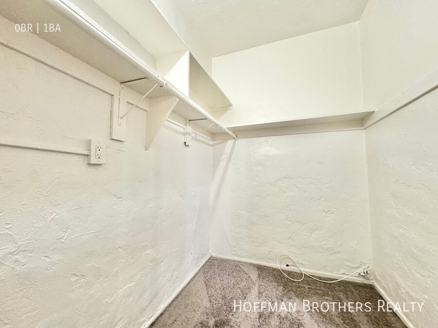 Foto del edificio - 826 S Hobart Blvd