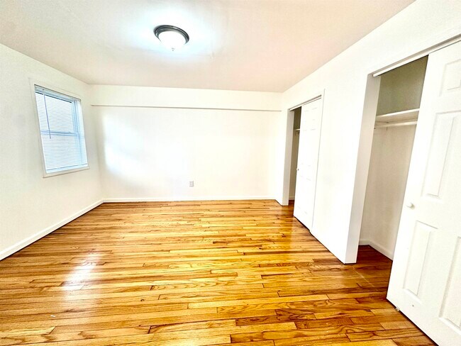 Foto del edificio - 31-33-33 Tillinghast St