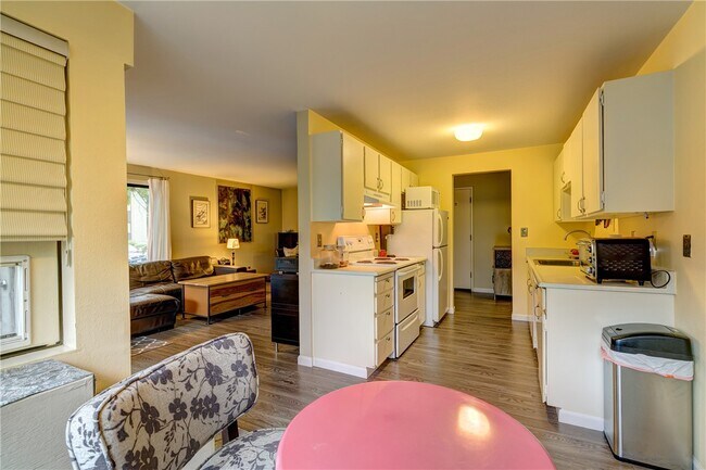 Foto del edificio - 7021 Sand Point Way NE