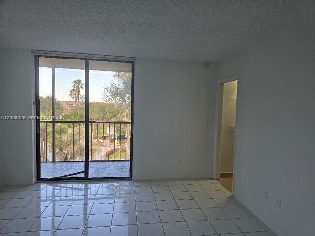 Foto del edificio - 8635 NW 8th St