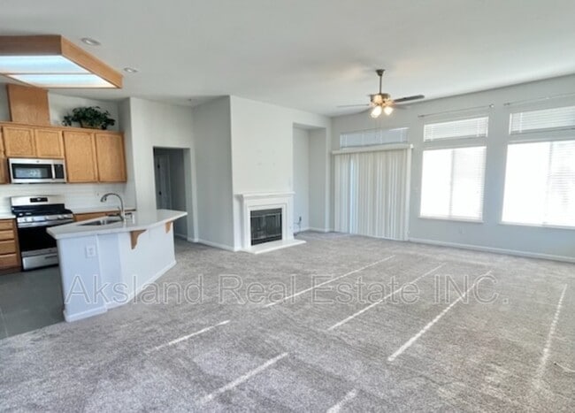 Building Photo - 2058 Buena Vista Dr