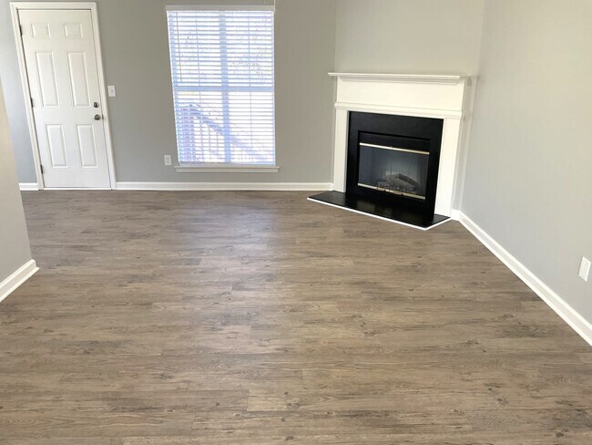 Building Photo - 304 Cork Ln