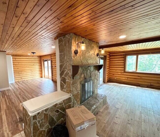 Photo du bâtiment - 6748 Old Fort Rd