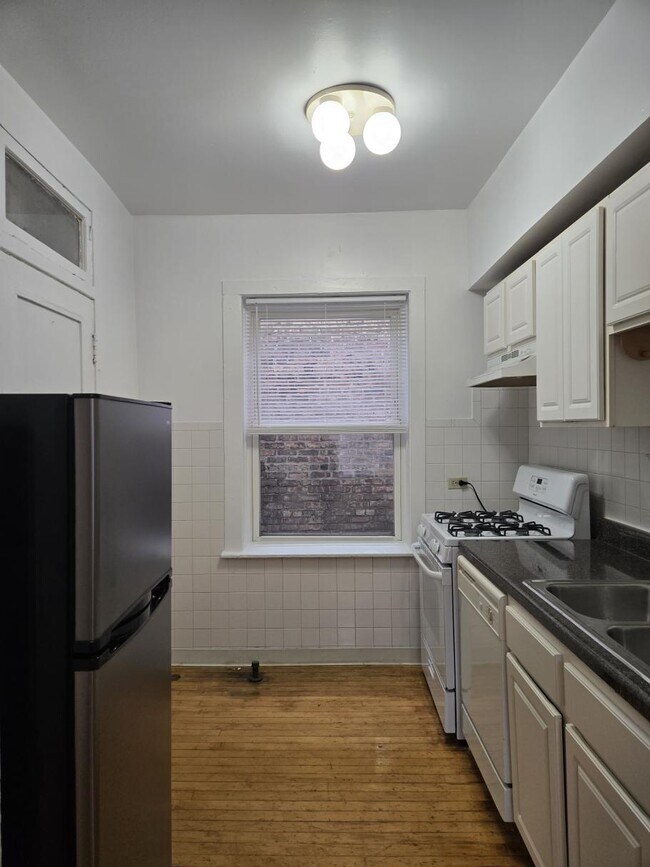 Building Photo - 4254 N Mozart St