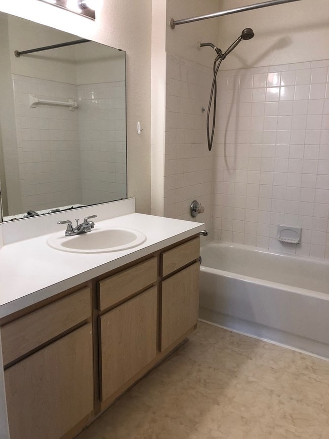 Building Photo - Beautiful 2 bed/1 Bath condo in Bermuda Dunes