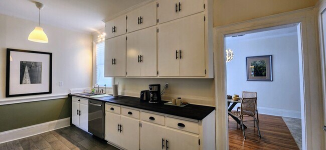 Foto del edificio - 3135 Montezuma Rd