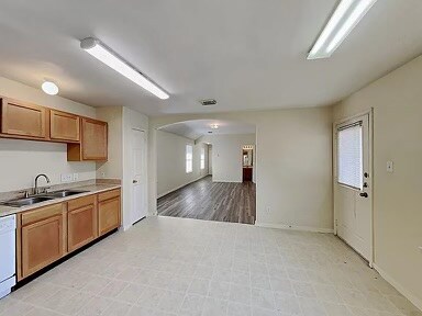 Foto del edificio - 6415 Austinville Dr