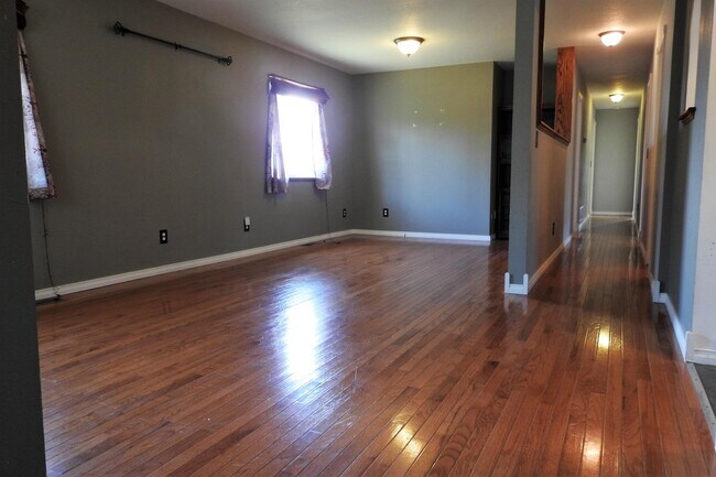Foto del edificio - 1304 Wineglass Ln