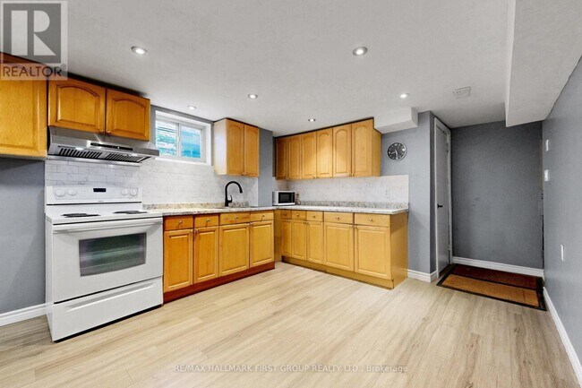 Building Photo - 33 Robbinstone Dr
