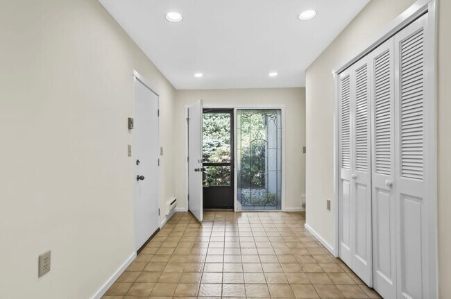 Building Photo - 491B Heritage Hls