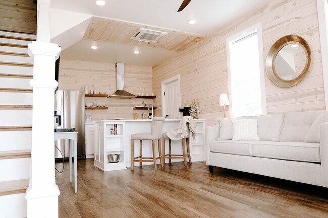 Foto del edificio - 2023 Loretta Parker Lane, Cottage A