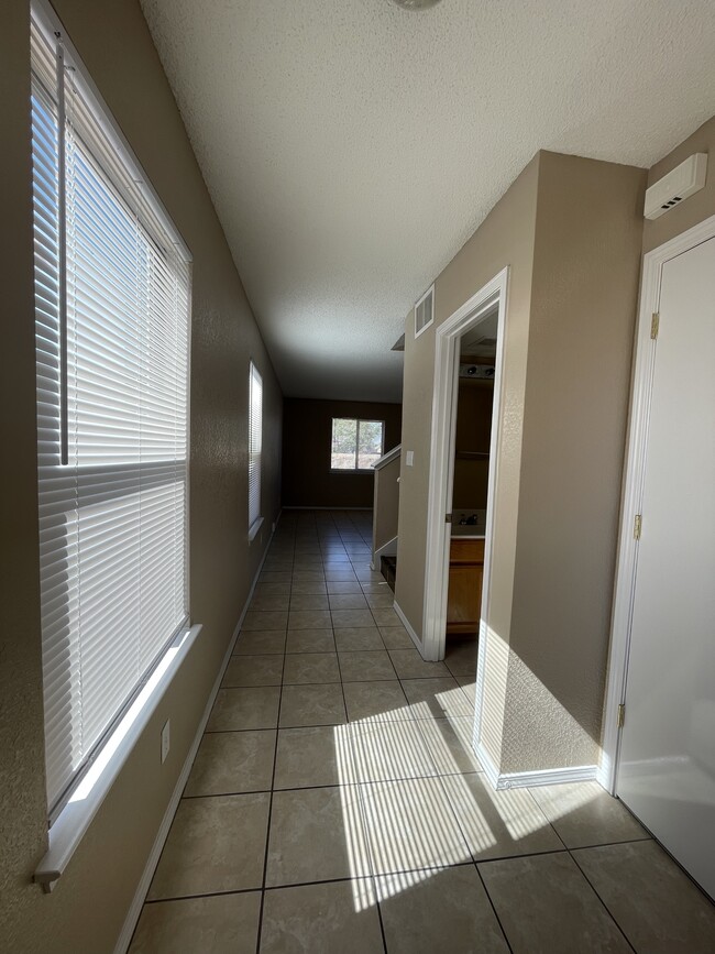 Building Photo - 3677 Tierra Alba Dr