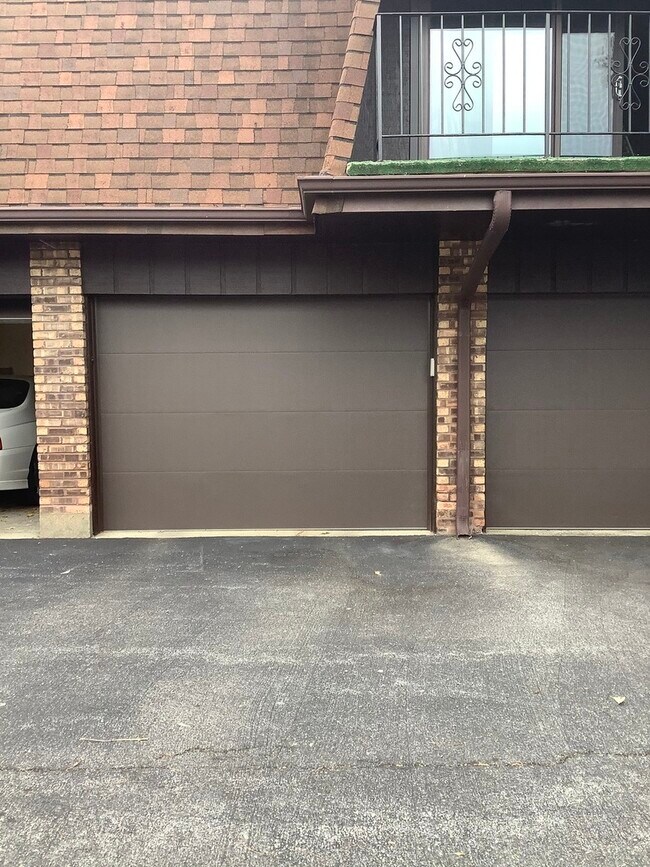 Building Photo - 10641 Brook Lodge Ln
