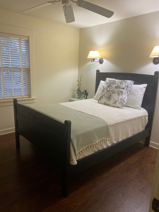 GUEST BDR - 107 W Owens St