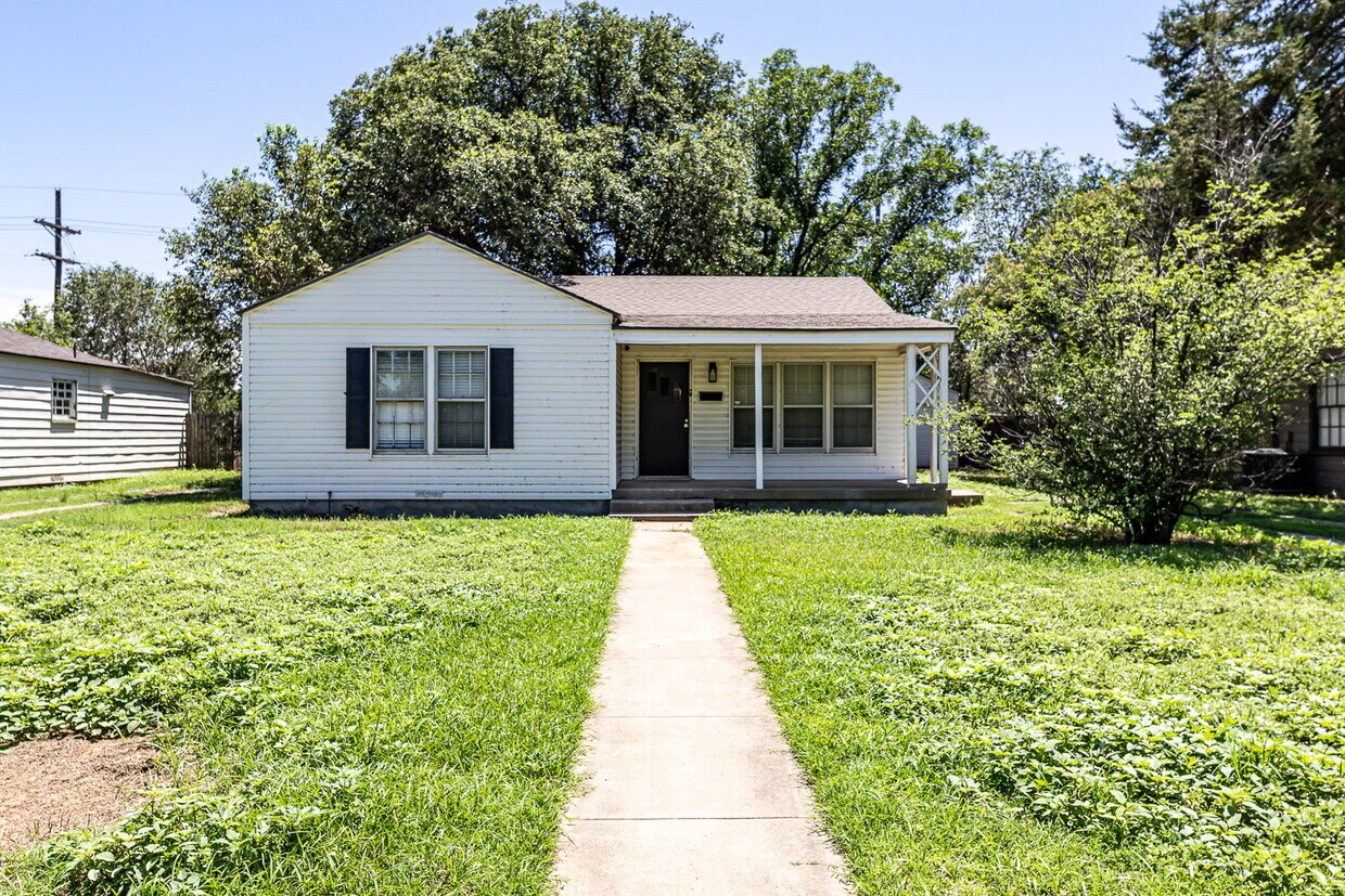 Primary Photo - Charming Home Near Texas Tech – Modern Upg...