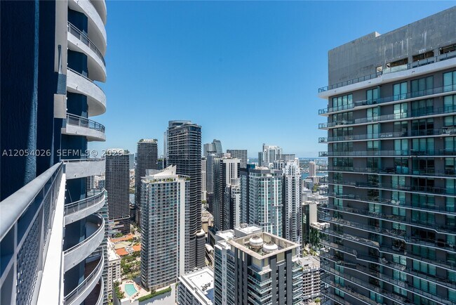 Foto del edificio - 60 SW 13th St