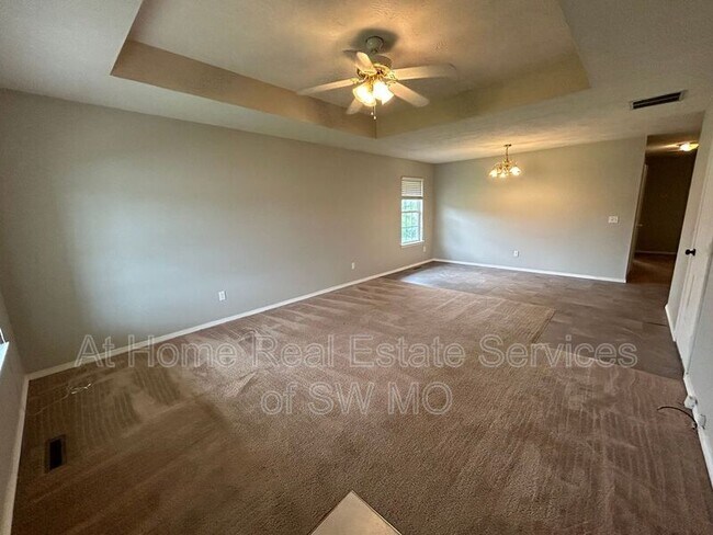 Foto del edificio - 427 Birchwood St