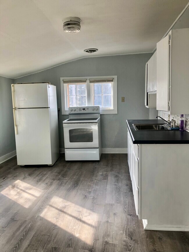 Building Photo - 410 Durink St