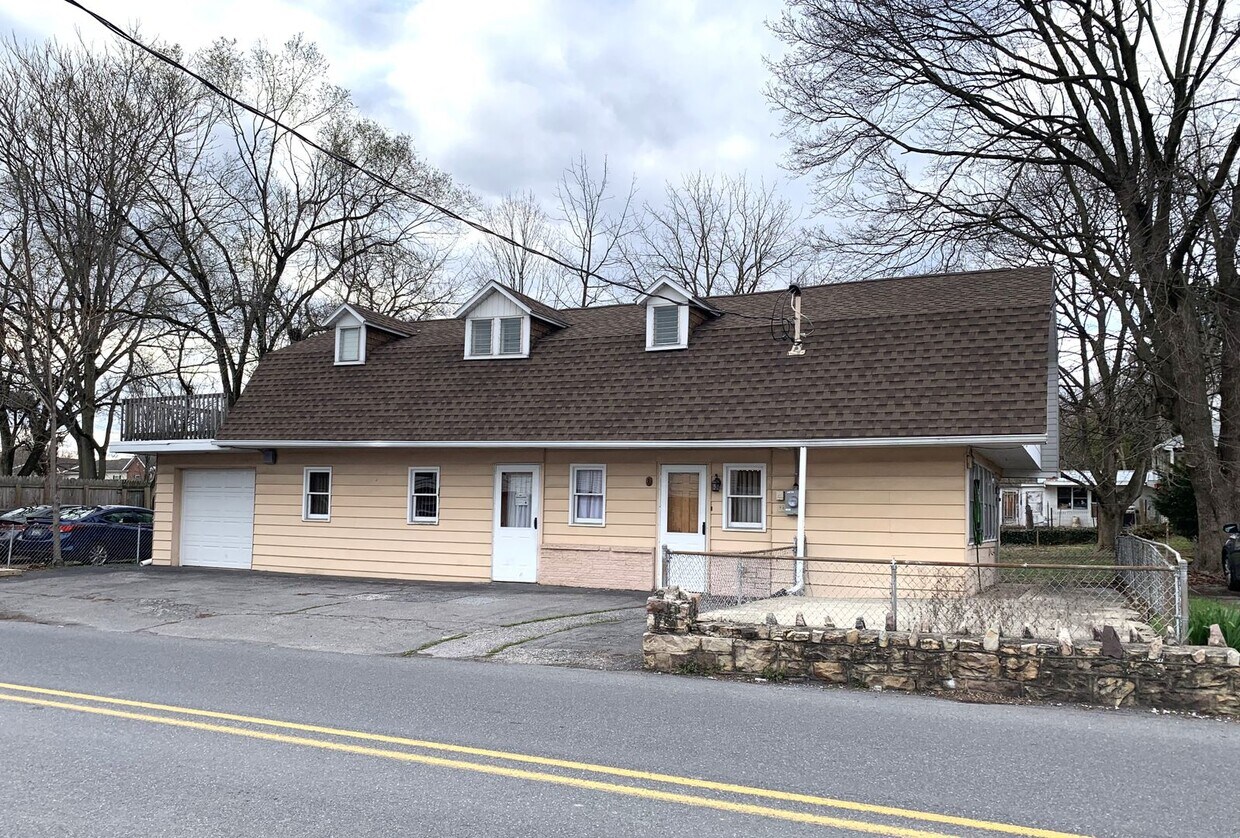 Foto principal - Charming single-family home just a short w...