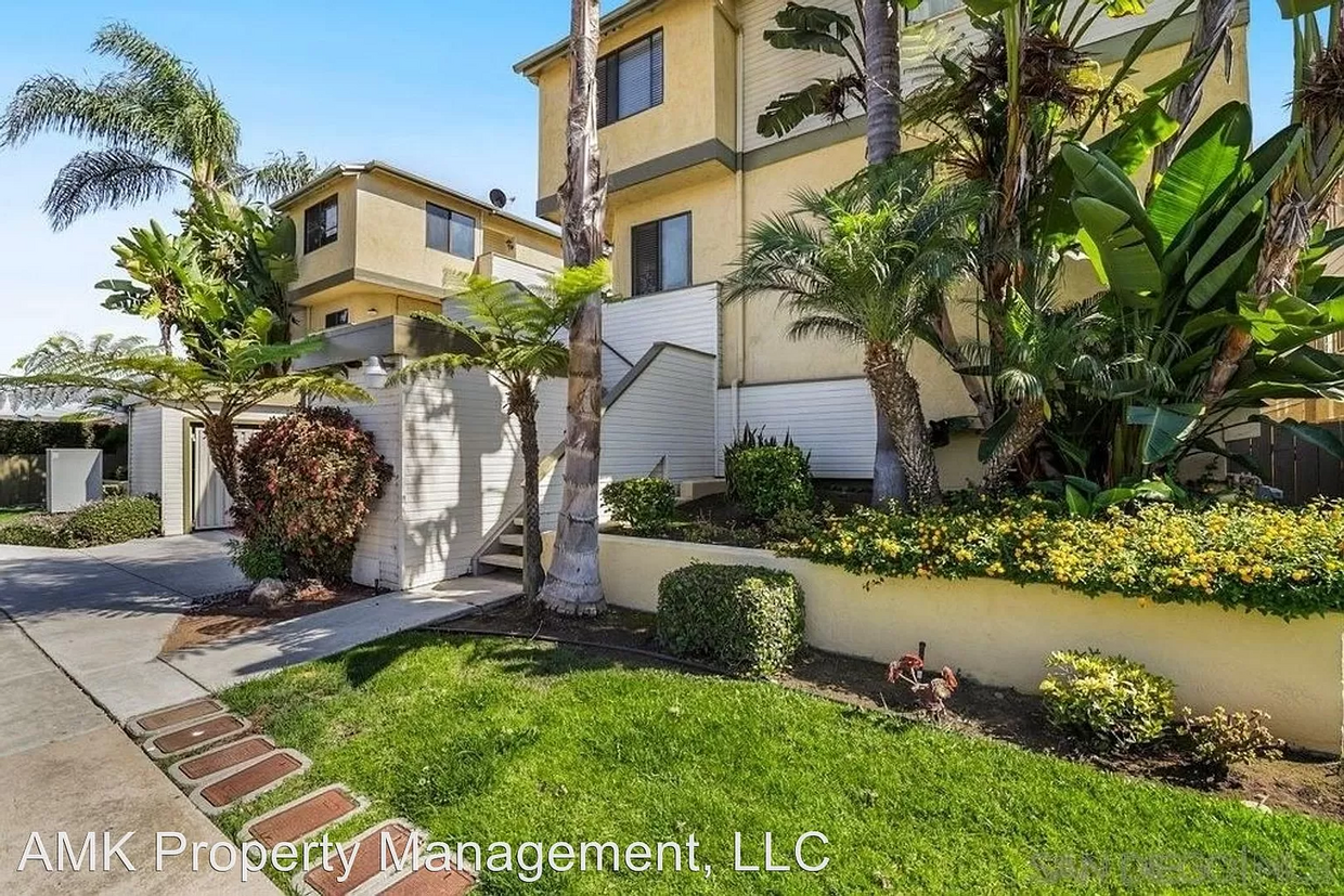 Foto principal - Upgraded Townhouse w/ Attached Garage