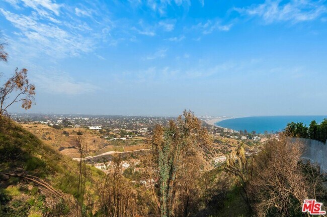 Building Photo - 770 Paseo Miramar