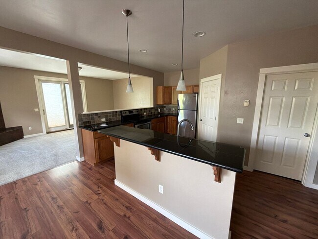 Foto del edificio - 712 Forestglen Dr