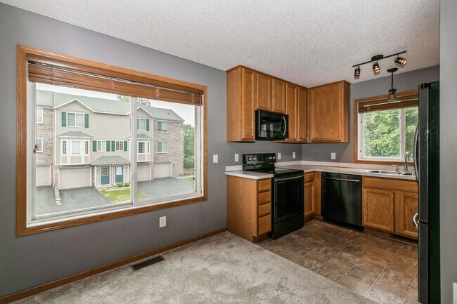 Foto del edificio - 2bd 2ba Ramsey town home avail. NOW 1699/m...