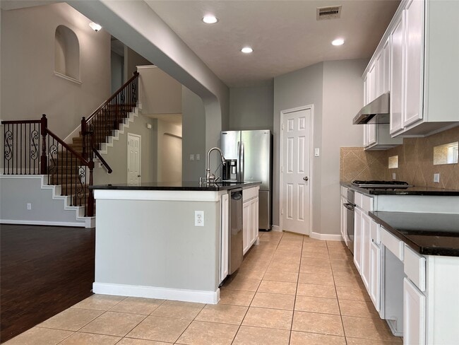 Building Photo - 6102 City Shores Ln